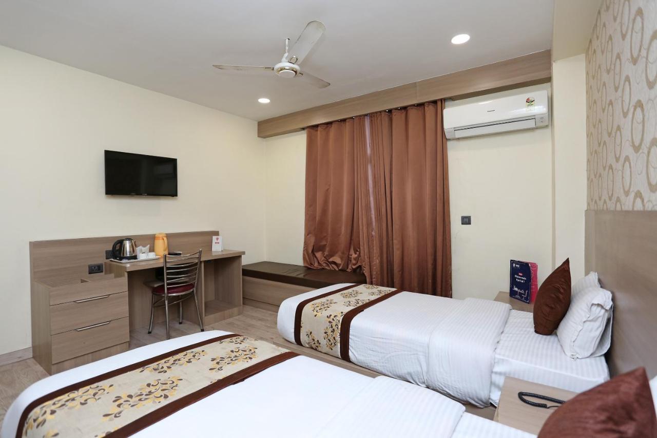 Capital O 5663 Gs Inn Chinhat Exterior photo
