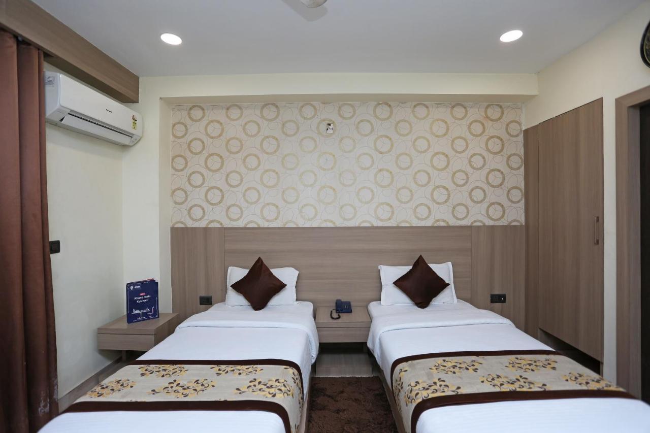 Capital O 5663 Gs Inn Chinhat Exterior photo