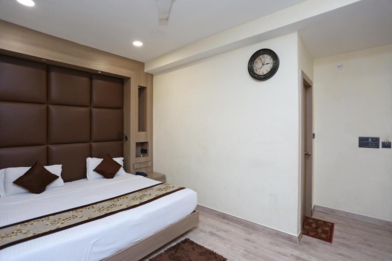 Capital O 5663 Gs Inn Chinhat Exterior photo