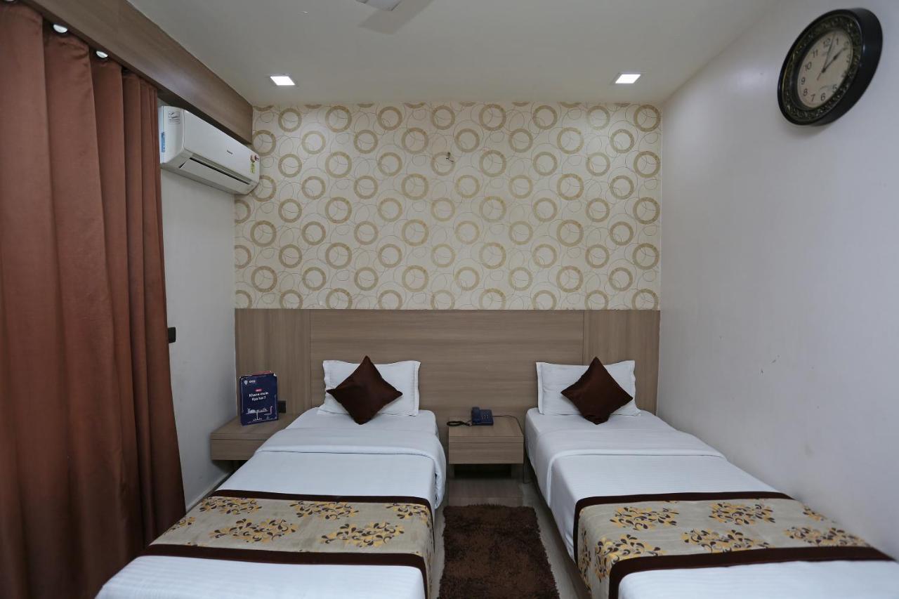 Capital O 5663 Gs Inn Chinhat Exterior photo