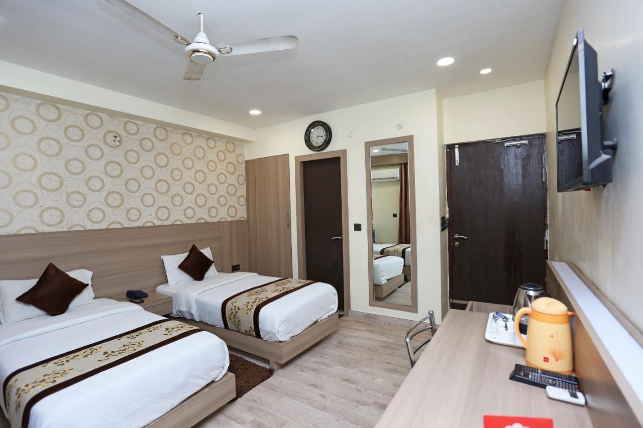 Capital O 5663 Gs Inn Chinhat Exterior photo