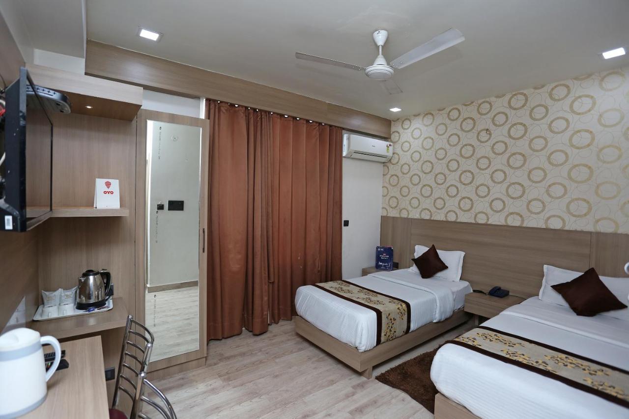 Capital O 5663 Gs Inn Chinhat Exterior photo