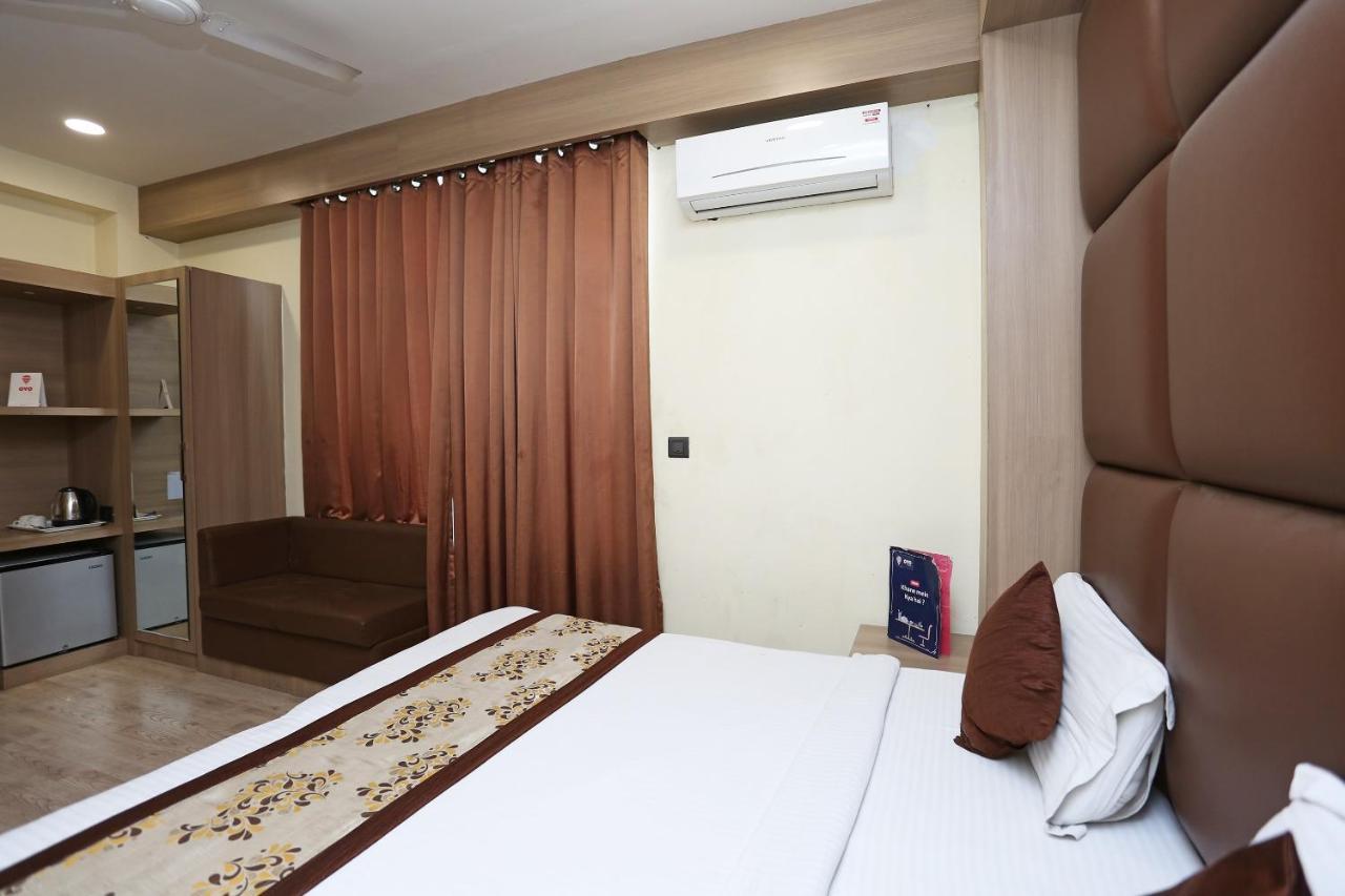 Capital O 5663 Gs Inn Chinhat Exterior photo